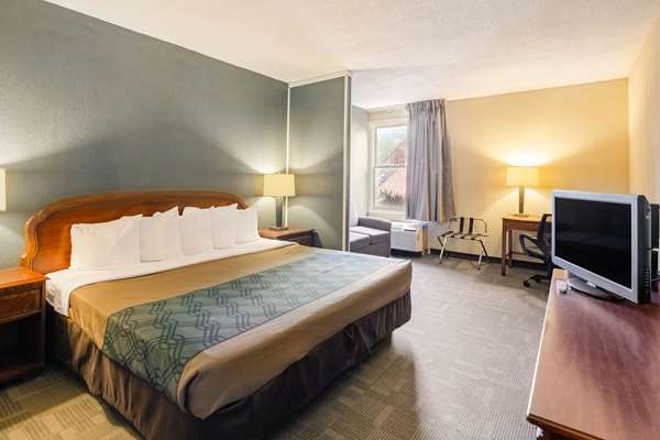 Suite - Econo Lodge Inn & Suites Radford