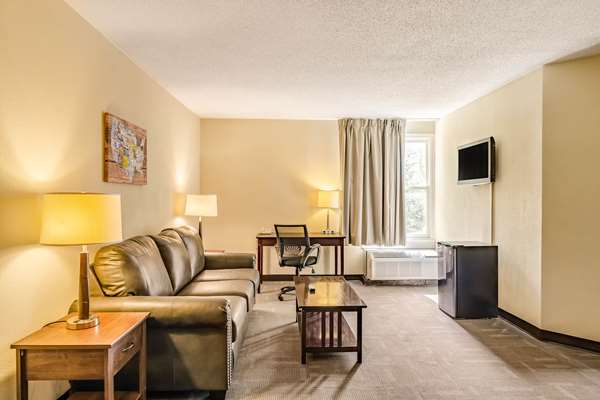 - Econo Lodge Inn & Suites Radford