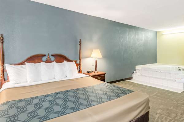 Suite - Econo Lodge Inn & Suites Radford