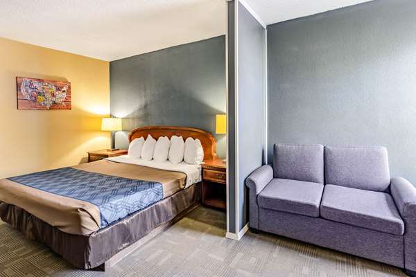 Suite - Econo Lodge Inn & Suites Radford