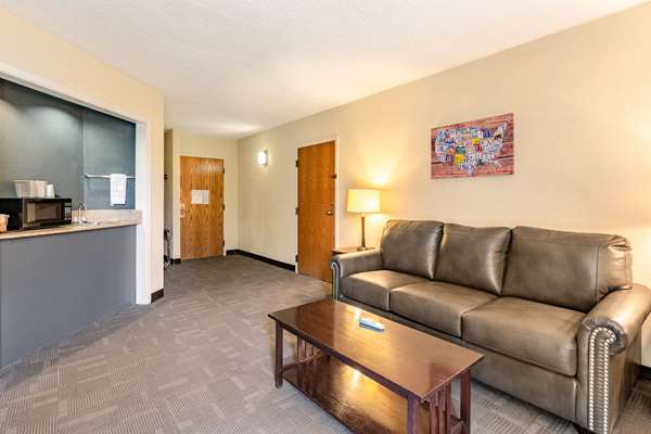 Suite - Econo Lodge Inn & Suites Radford