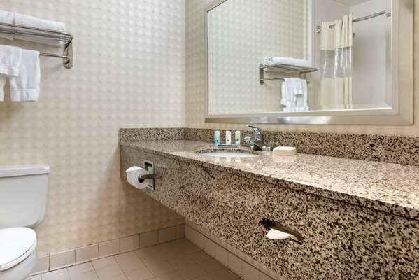  - Quality Hotel Blue Ash - I-71, Exit 15