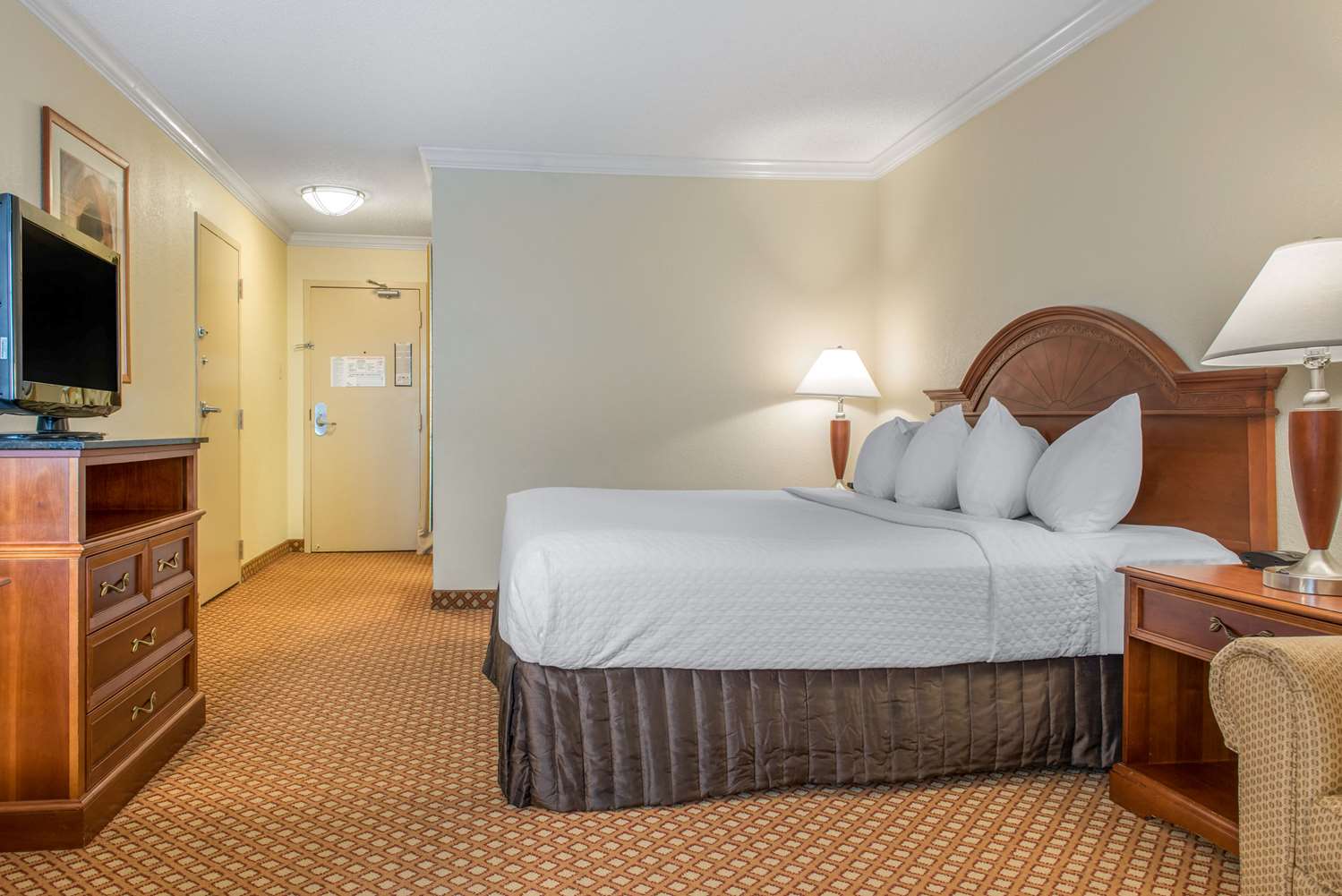 Quality Hotel Blue Ash, OH See Discounts