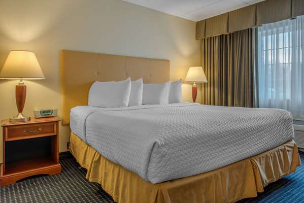 Suite - Quality Hotel Blue Ash - I-71, Exit 15