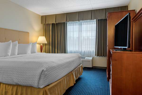 Suite - Quality Hotel Blue Ash - I-71, Exit 15