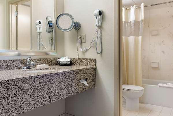 Suite - Quality Hotel Blue Ash - I-71, Exit 15