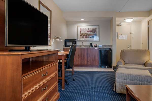 Suite - Quality Hotel Blue Ash - I-71, Exit 15