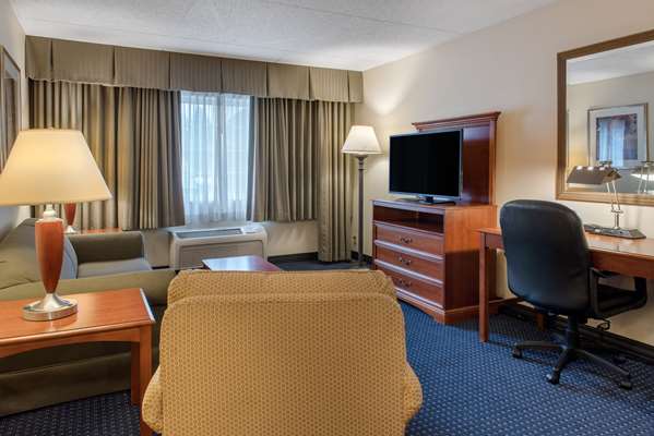 Suite - Quality Hotel Blue Ash - I-71, Exit 15