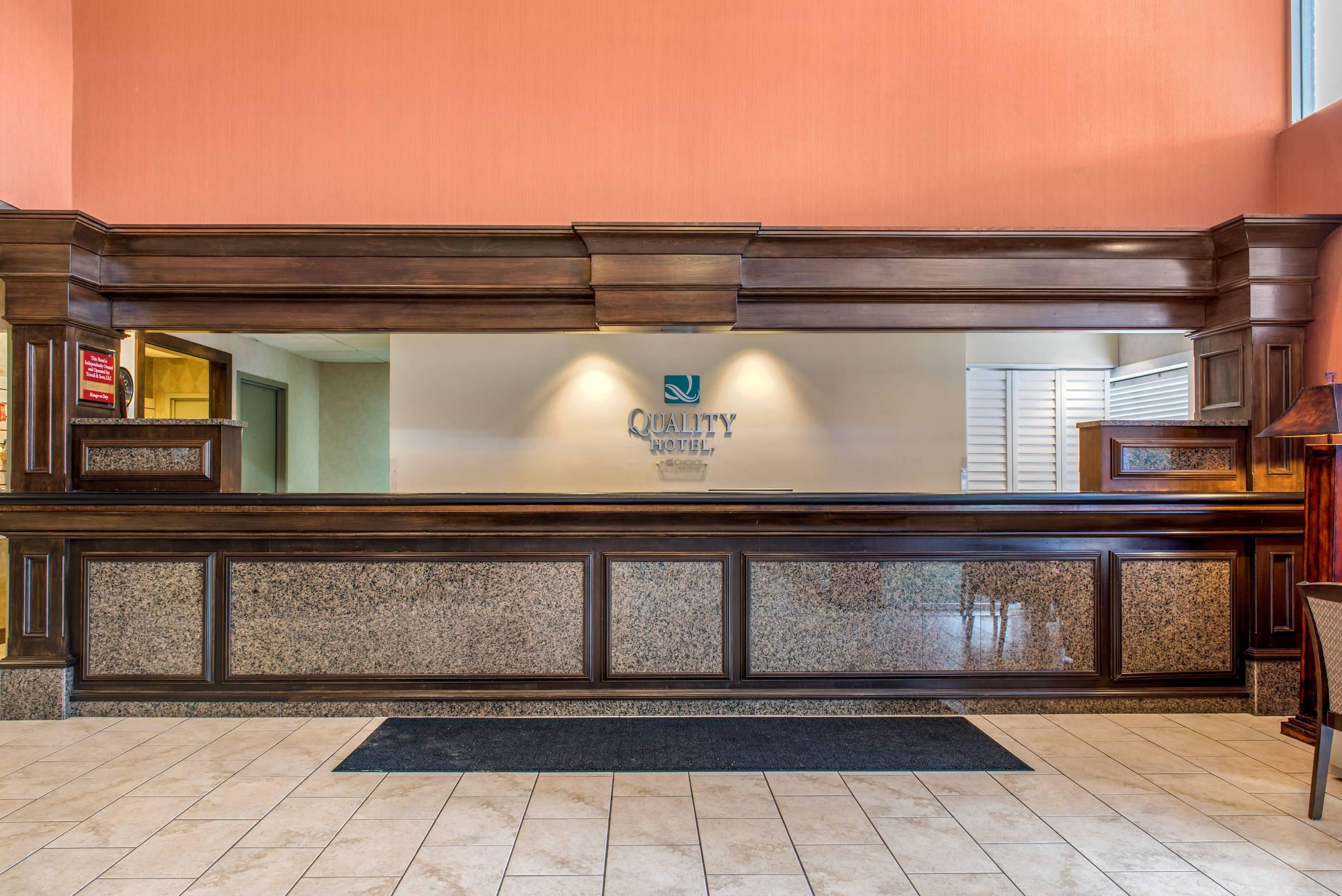 Front desk | Quality Hotel Conference Center Cincinnati Blue Ash