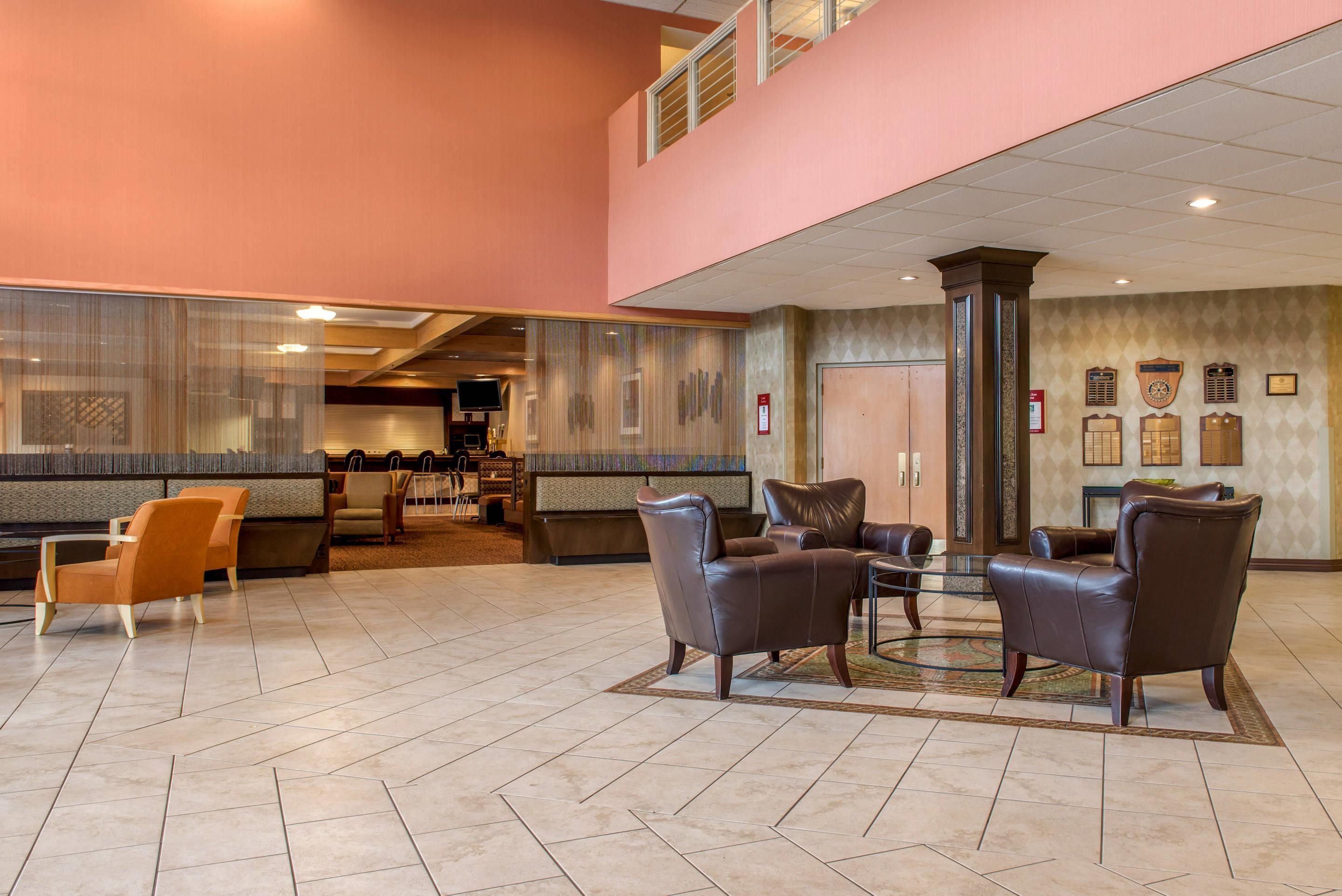 Lobby with sitting area | Quality Hotel Conference Center Cincinnati Blue Ash