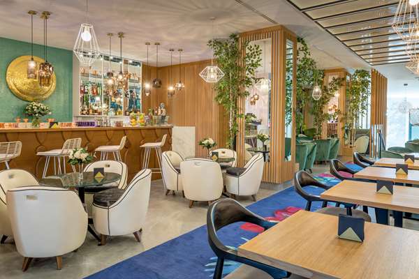Dining,Dining Area,Restaurant,On-Site