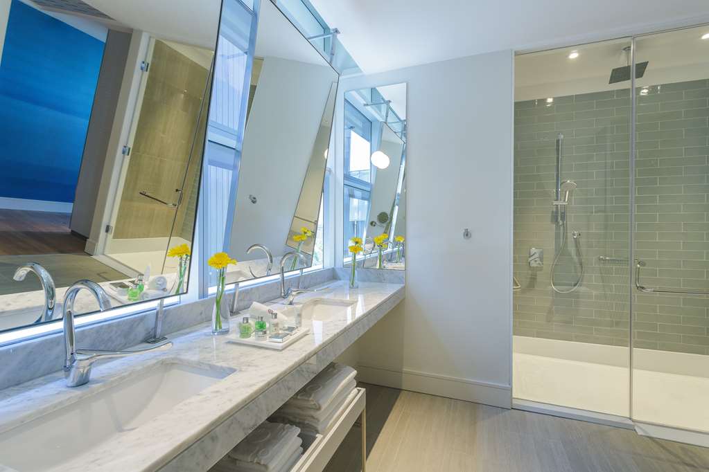 NH COLLECTION CASACOSTANERA-guestroom-Guest Room,Bathroom,On-Site.jpg