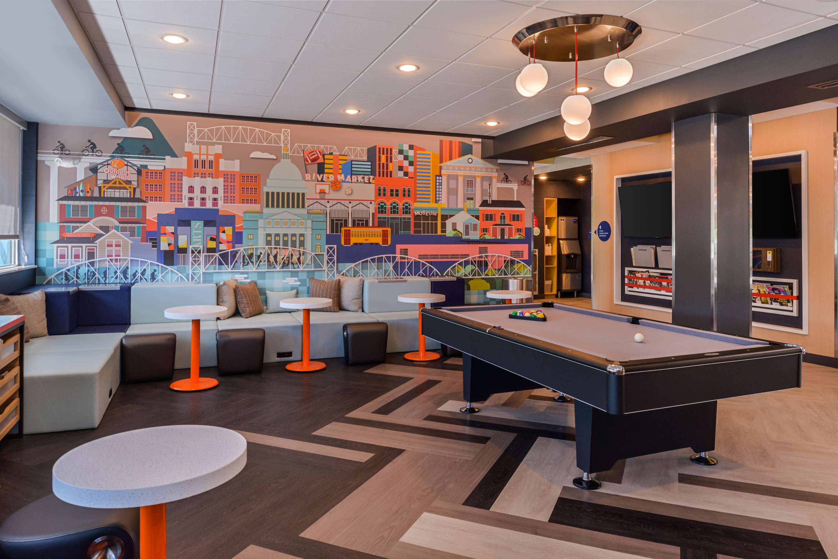 Lobby | Tru by Hilton Little Rock West