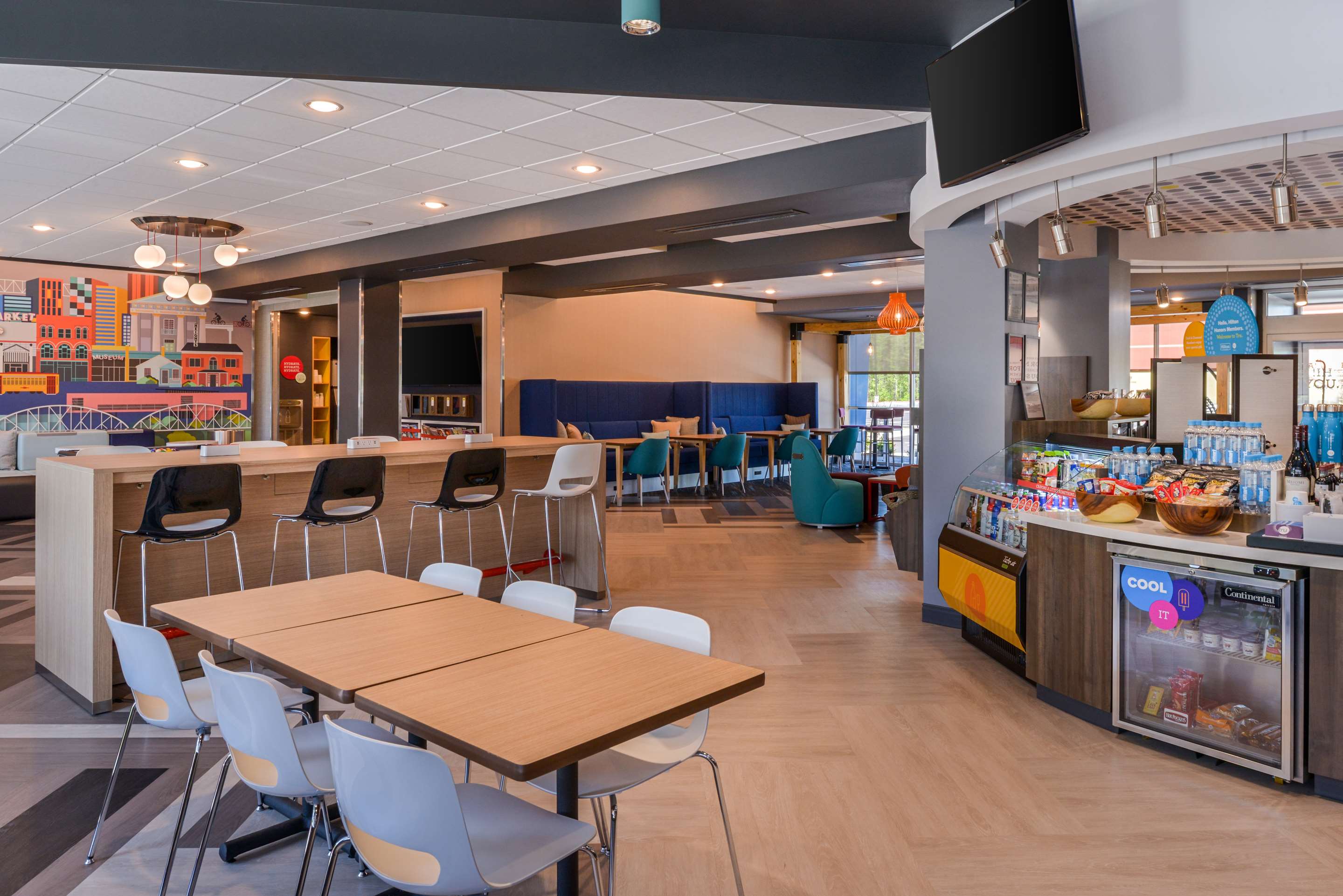 Lobby | Tru by Hilton Little Rock West