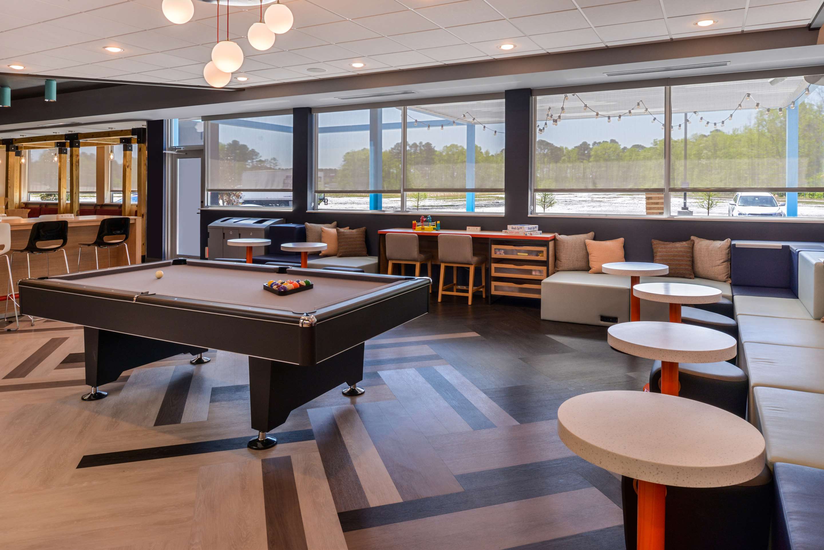 Lobby | Tru by Hilton Little Rock West