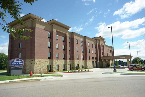 Exterior view - Hampton Inn & Suites North Oklahoma City