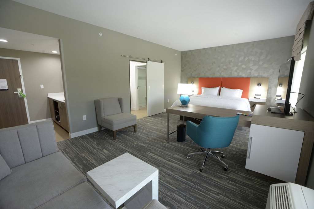 Hampton Inn & Suites by Hilton Oklahoma City/Quail Springs Room Type - 1KN HEARING ACC STUDIO NS