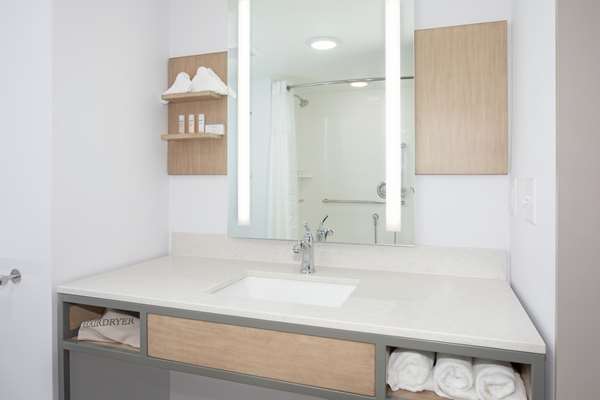  - Hilton Garden Inn Aksarben Village Omaha