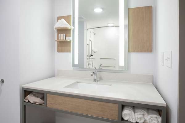  - Hilton Garden Inn Aksarben Village Omaha