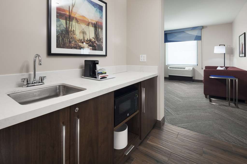 Hampton Inn & Suites by Hilton Phoenix Downtown Room Type - 1 KN ACC RI SHWR STUDIO NS