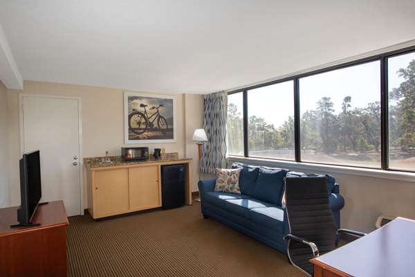 Suite - Days Inn Northwest Tallahassee - I-10, Exit 199