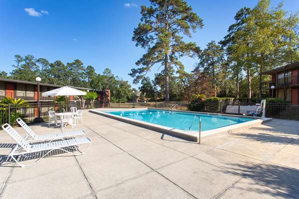 Pool - Days Inn Northwest Tallahassee - I-10, Exit 199