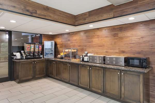 Restaurant - SureStay Plus Hotel by Best Western Gatlinburg