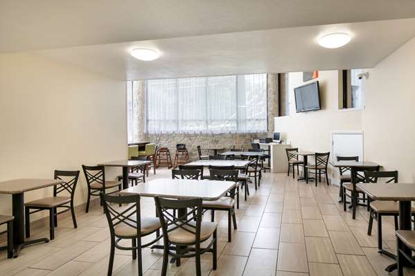 Restaurant - SureStay Plus Hotel by Best Western Gatlinburg