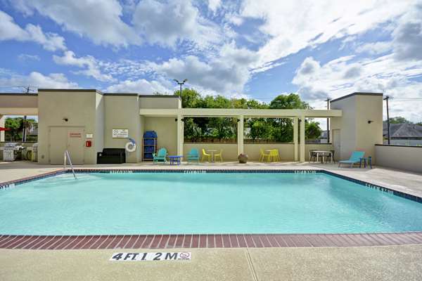 Pool - Home2 Suites by Hilton Texas City - I-45, Exit 15
