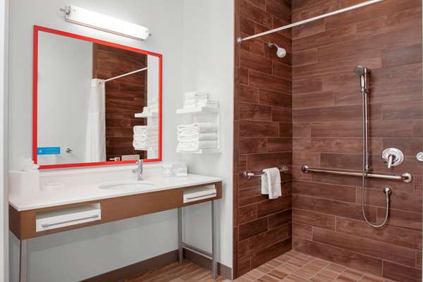  - Hampton Inn & Suites South Overland Park