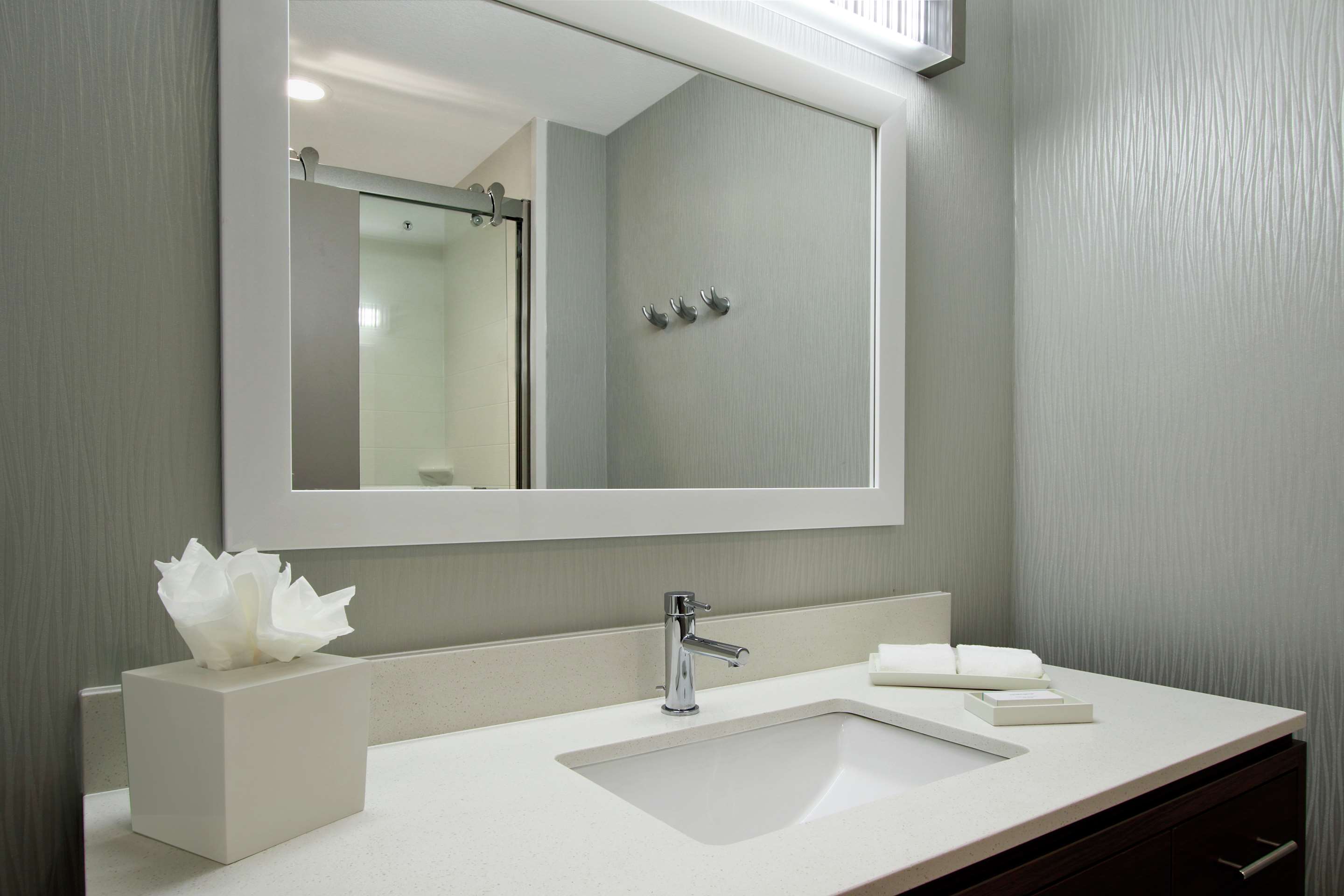 Guest room bath