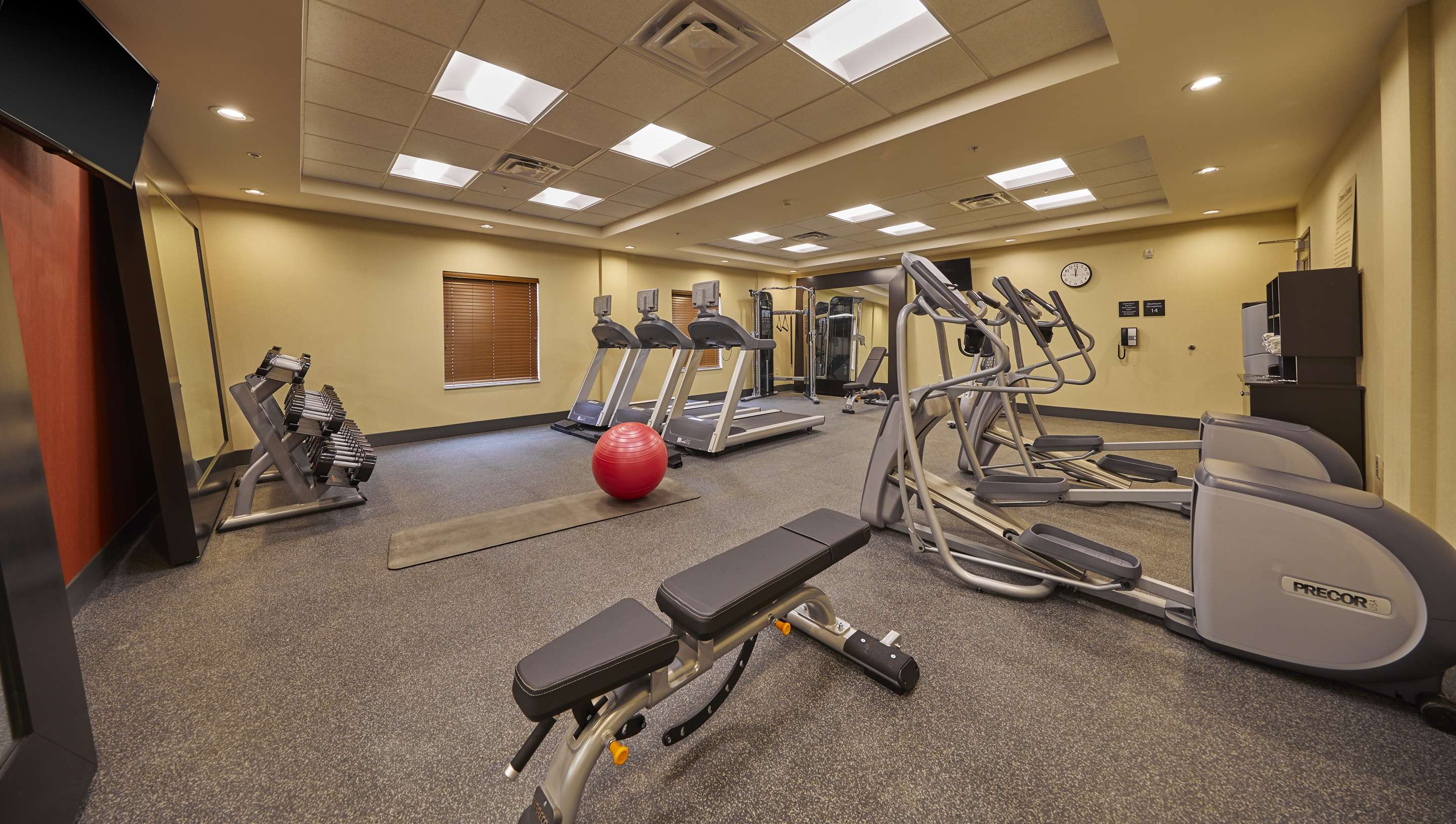 Health club fitness center gym | Hampton Inn & Suites Roseburg