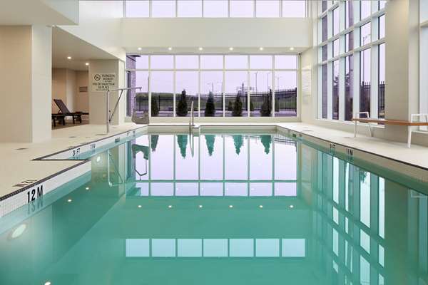 Pool - DoubleTree by Hilton Hotel Trudeau Airport Dorval