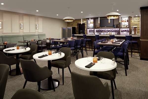 Restaurant - DoubleTree by Hilton Hotel Trudeau Airport Dorval