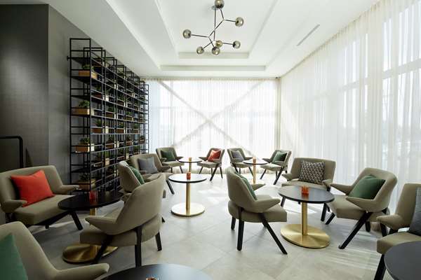  - DoubleTree by Hilton Hotel Trudeau Airport Dorval