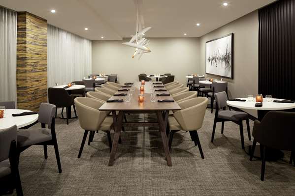 Restaurant - DoubleTree by Hilton Hotel Trudeau Airport Dorval