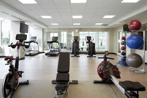 Fitness/ Exercise Room - DoubleTree by Hilton Hotel Trudeau Airport Dorval