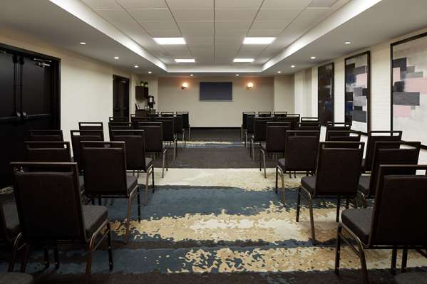  - DoubleTree by Hilton Hotel Trudeau Airport Dorval