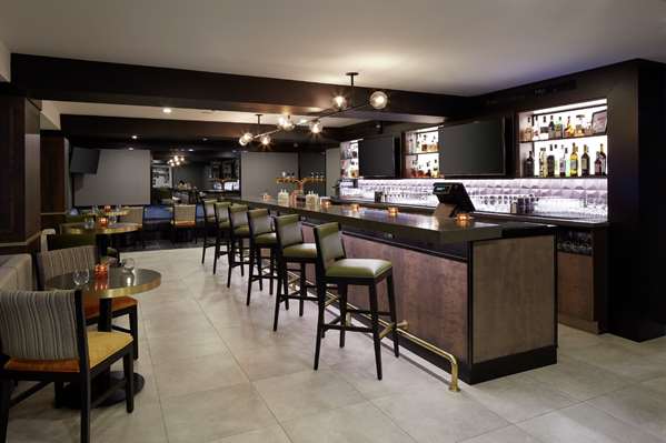 Bar - DoubleTree by Hilton Hotel Trudeau Airport Dorval