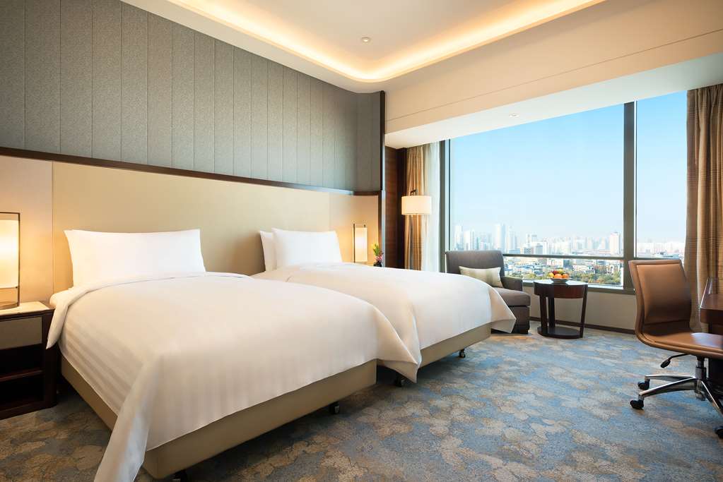 Shangri-La Hotel Jinan-guestroom-Guest Room,On-Site.jpg
