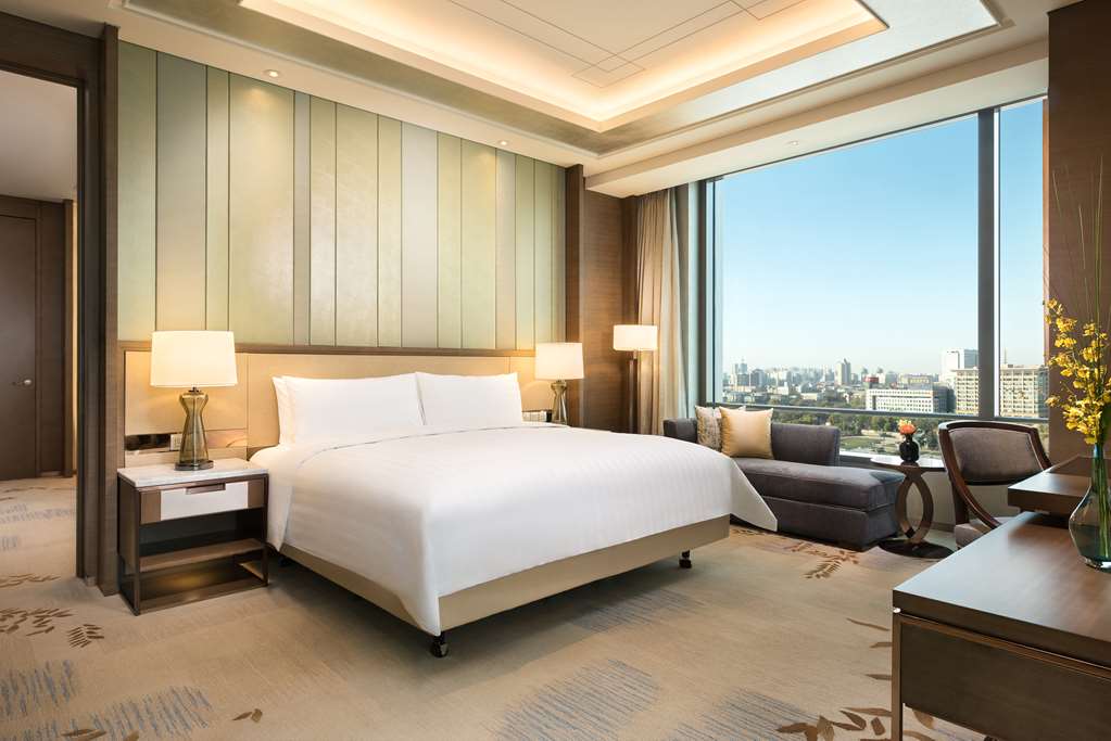 Shangri-La Hotel Jinan-guestroom-Guest Room,Suite,On-Site.jpg