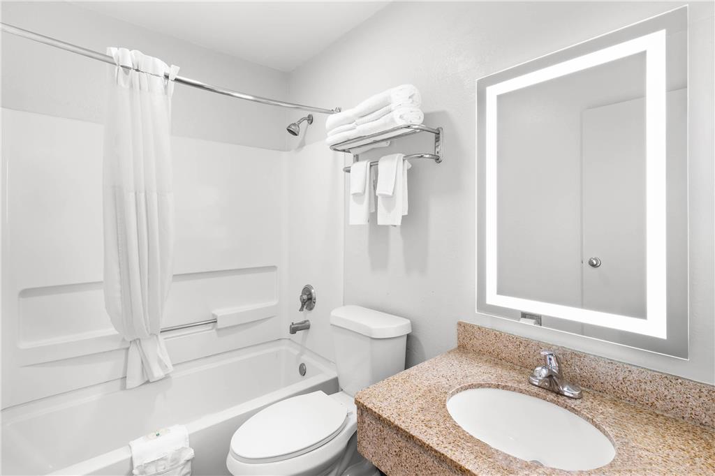 QUALITY INN ATLANTA AIRPORT-CENTRAL-guestroom-Guest Room,Bathroom,On-Site.jpg