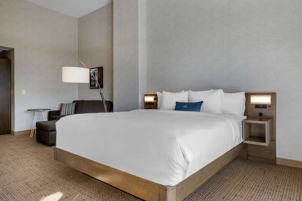Suite - Cambria Hotel West Orange - I-280, Exit 8
