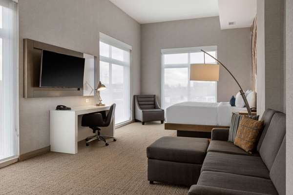 Suite - Cambria Hotel West Orange - I-280, Exit 8