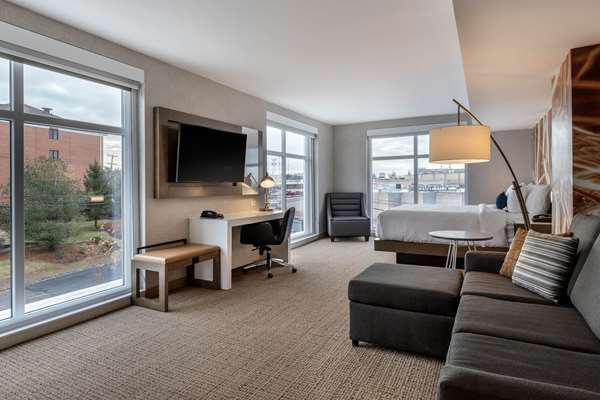 Suite - Cambria Hotel West Orange - I-280, Exit 8