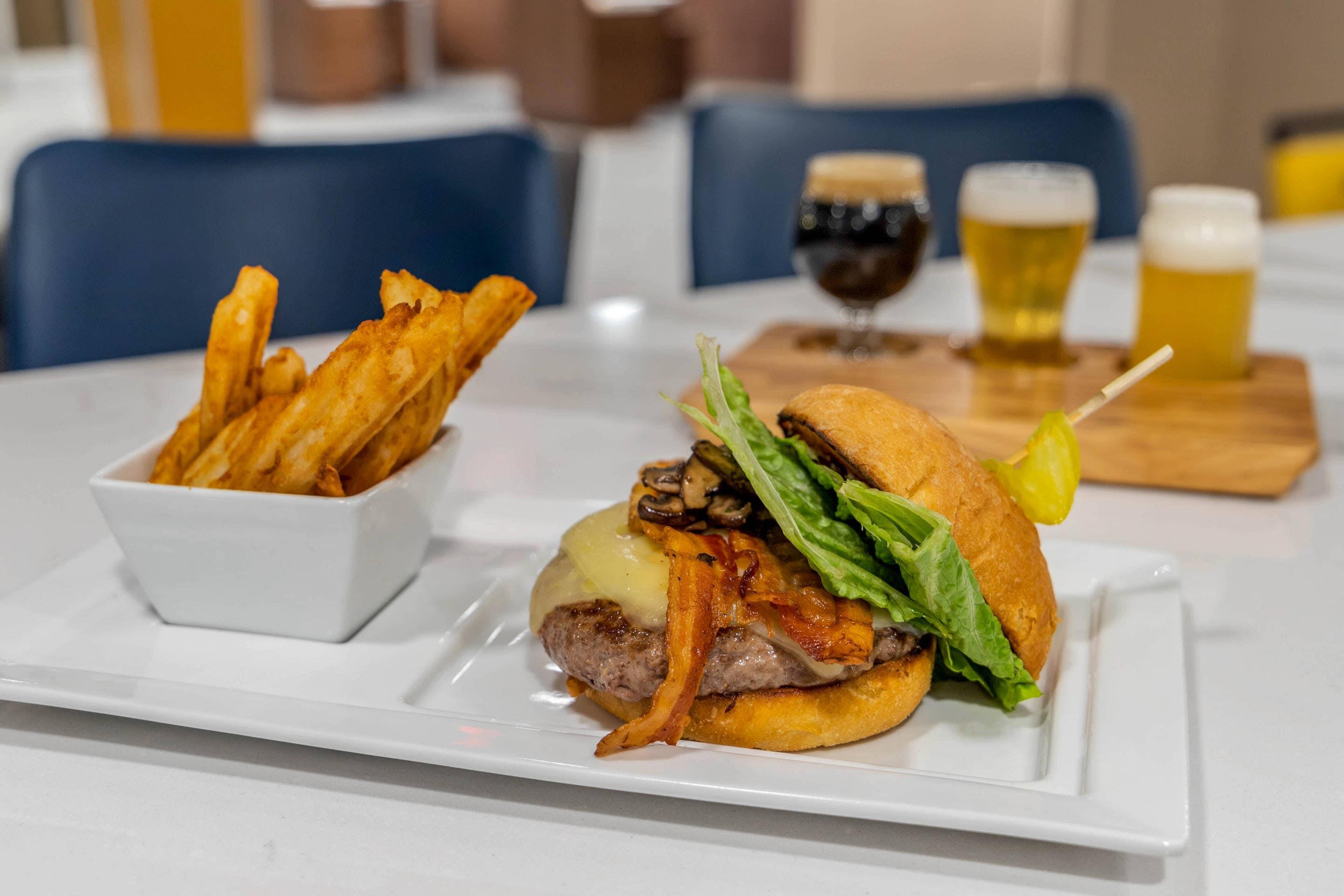 On-site restaurant | Cambria Hotel West Orange
