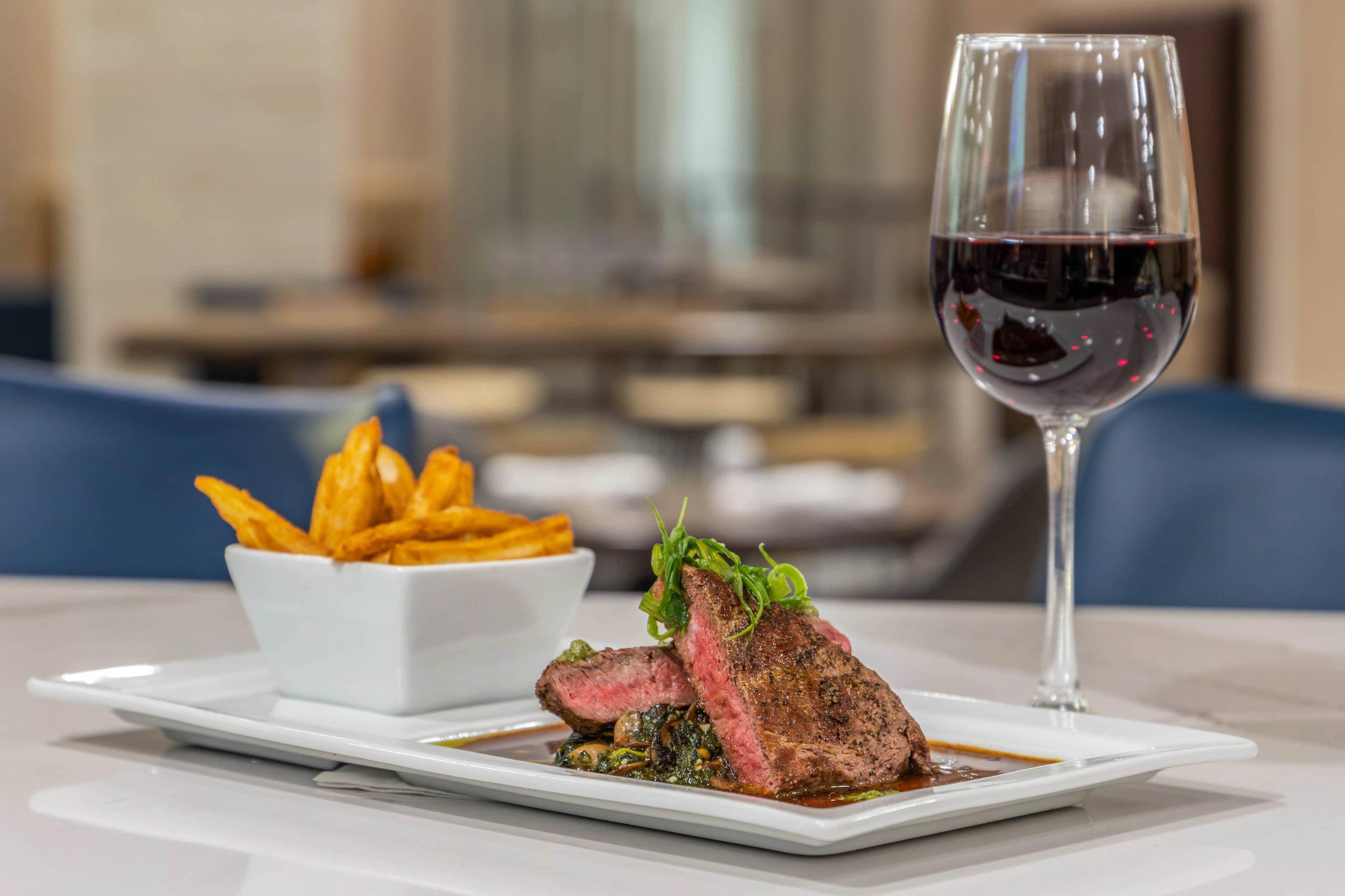 On-site restaurant | Cambria Hotel West Orange