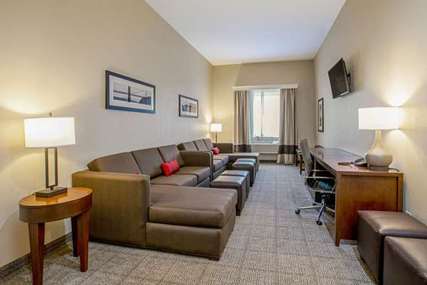  - Comfort Suites Fishkill - I-84, Exit 44