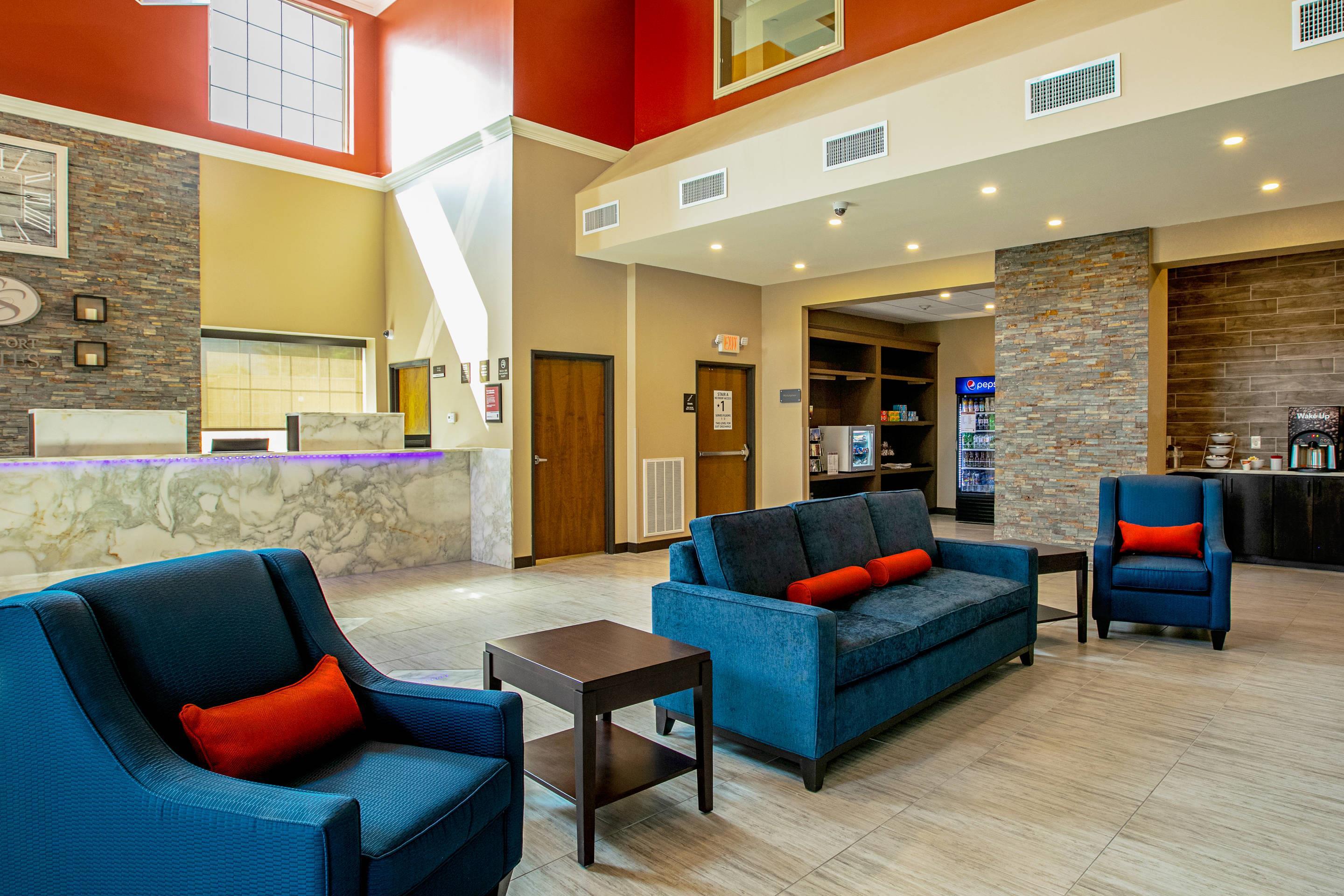 Hotel lobby | Comfort Suites Fishkill near Interstate 84