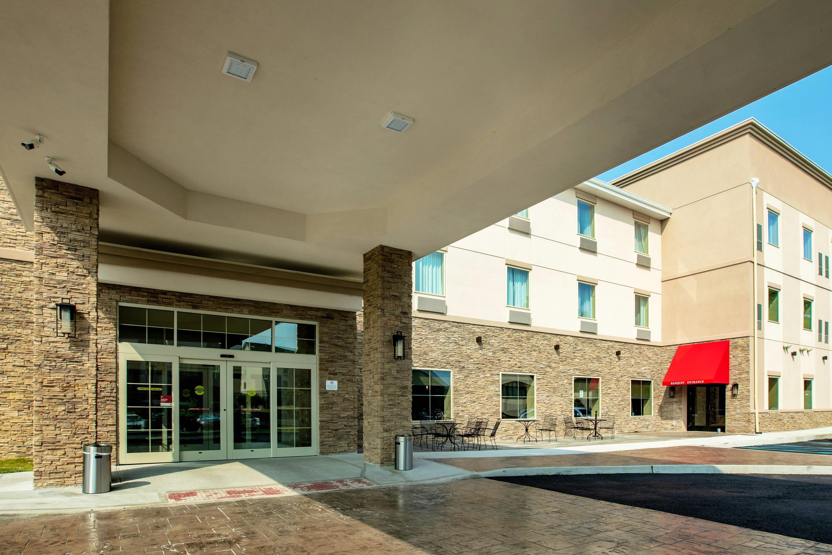 Hotel exterior | Comfort Suites Fishkill near Interstate 84